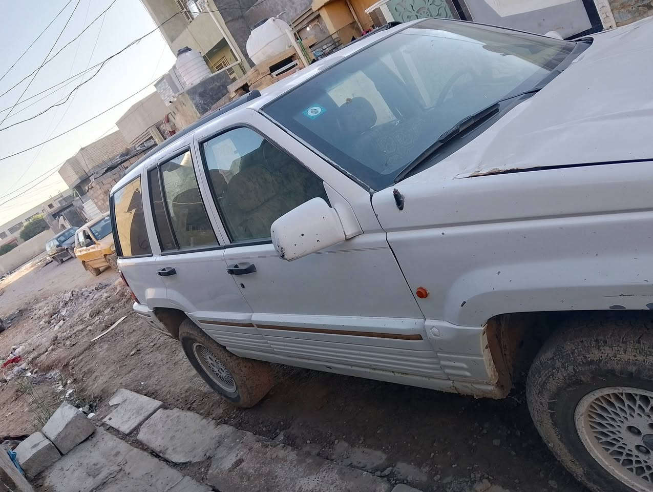 السلام عليكم جيب شيروكي موديل 94 سيارة جاهزة محرك 3000 عنوان ابو غريب حي الشهداء السعر 42وبي مجال  االستفسار هاذا الرقم ***********
