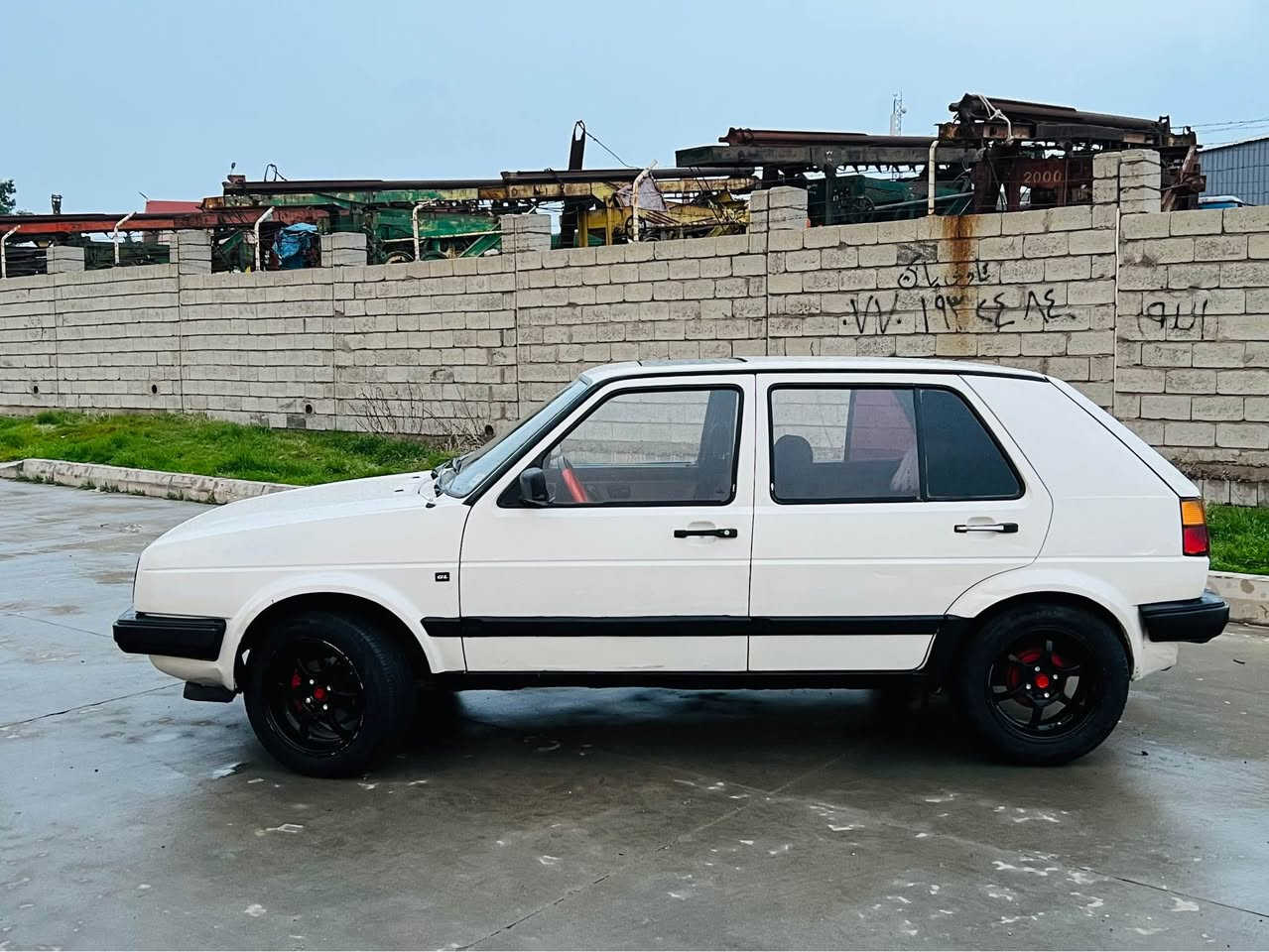 گولف ١٩٩١ پئنج گیر
سەنەوی تا ٢٠٢٩ تازەیە فەحسی تازەیە
تایەو ویلی تازەو جوانی لەسەرە 
سەیارەیەکی بئمەسرەف و مەزبوتە
دەعمی نیە
***********
***********
٣٧$ معامەلە السليمانية, العراق
