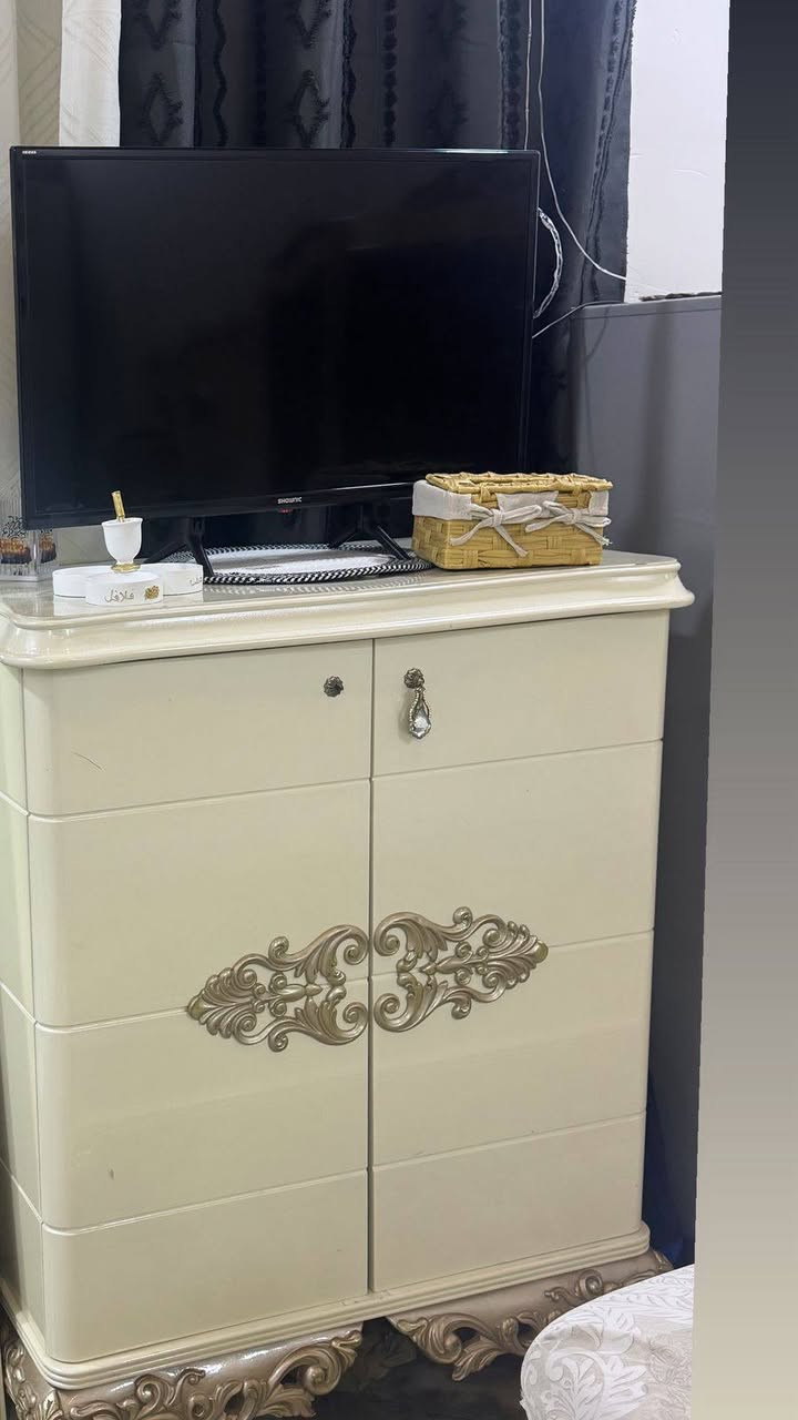 غرفه تحفه من هوم سنتر 6قطع مكان الحله للتواصل ***********
