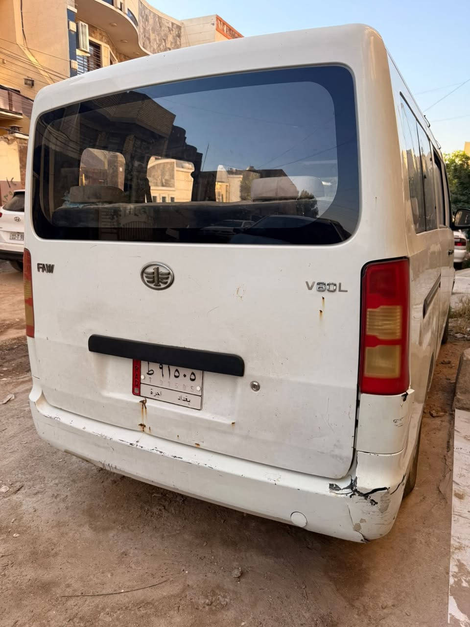 سياره فاو صيني 10راكب ،كير محرك تبريد خير من الله لا ضربه ولا صبغ سياره للانديه بس بيها شخوط مال زحمة الشارع و السياره استخدام شخصي ،  دوشمه وارضيه جديده كهرباء كلهن شغاله تخم تاير قبل 5 اشهر مشتريهن ،مطلوبه هيئه وضريبه السعر 40 ،مكلف بابنشر 
وتساب فقط ***********
