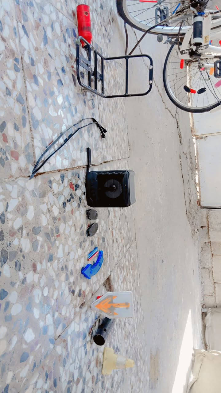 السلام عليك بايسكل للبيع بايسكل جديد ابيعه هوه اوجنبازياته بايسكل حلو ونضيف كلشي مابي الستنده يرادل ضب والستاند هم يرادله ضب السعر خاص *********** المكان محاويل مشروع المسيب
