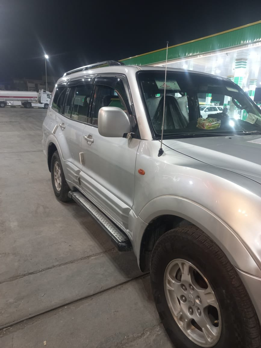 ‏2002 باجيرو بي شام بلغ يمنى مدقوق على البارد مقفول السيارة من كل شيء طقم تاير حديدية جديد أرجو الاتصال برقم الهاتف السعر 95      ***********
