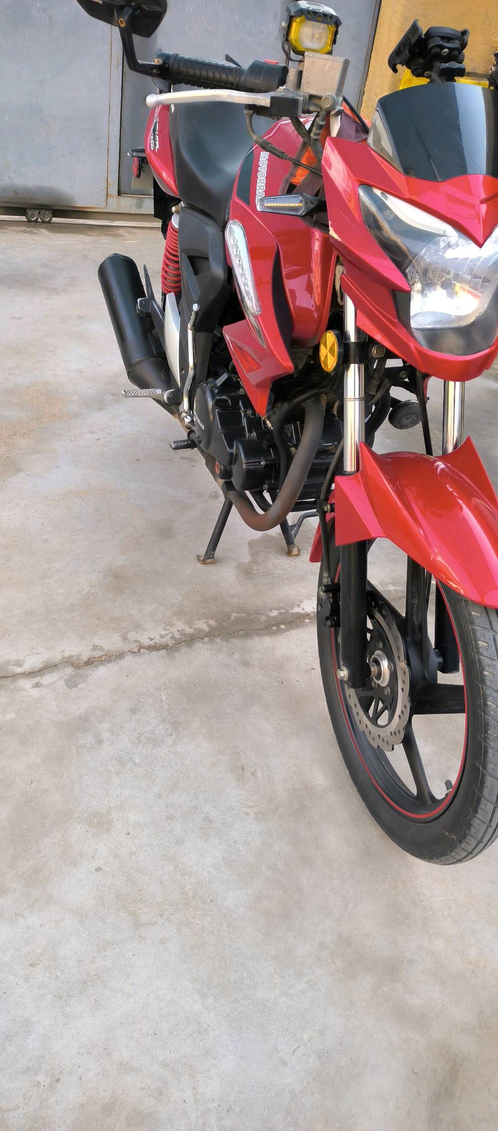 سلام عليكم دراجه نفس ال rk رقم ونسويه بسمي ماشيه تقريبا 5000 موديل 24 المكينه ع وضع الشركه مملعوب بيها ولا مجفته سعر 2 مليون قفل شرط لتحويل 