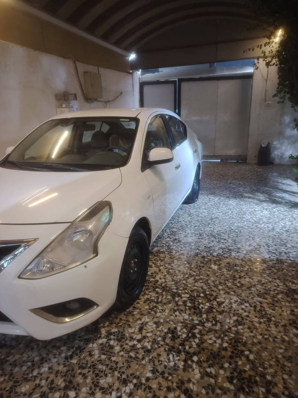 نيسان صني موديل ٢٢ ماشيه ٦٨ جديده بيها بارد قليل بالبنيد كما موظح بالصوره السعر ١١٢ مجال قليل *********** مكان السياره نجف

