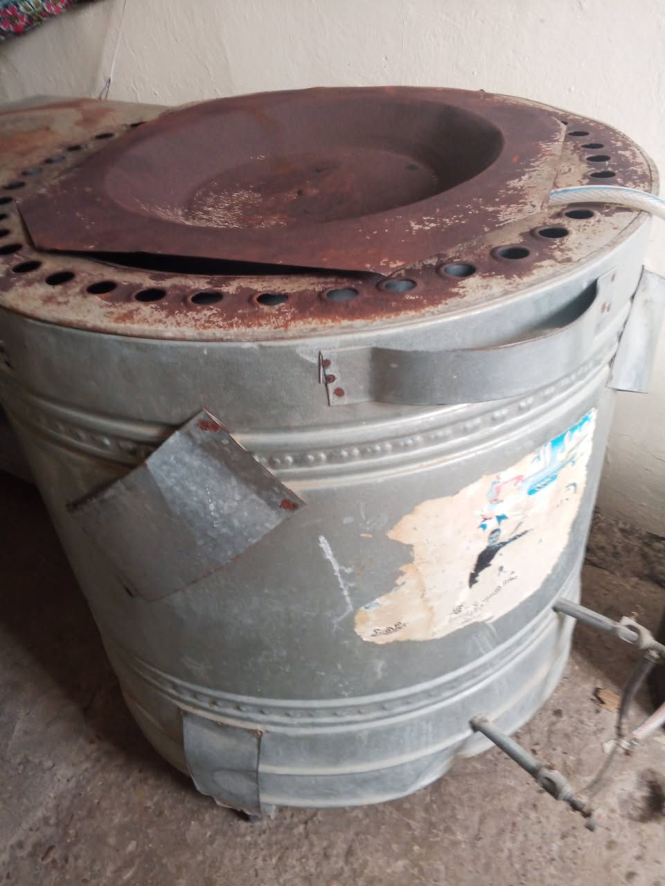 السلام عليكم عندي تنور للبيع شغال بس هاي البنوص تنور فول السعر 25الف قفل العنوان  كاطون الرازي ***********
