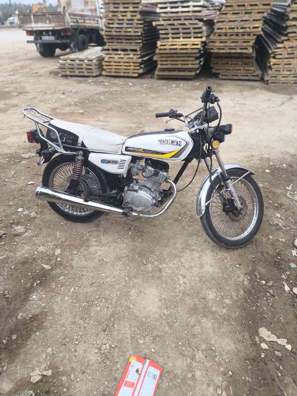 تايڰر سونك 2023 أوراق سكنر معروفات
مكينه مامفتوحه شرط جديده واضحه بالصور 
دراجه بحاله ممتازه اخت الجديده وتخبل ومابيها أي عيب 
دراجه شلعه ومكينه ماشاء الله ممتازه 
العنوان بابل شارع 100 
السعر 450الف بيهه مجال بسيط جدا حك الجيه بس رقمي 
***********
