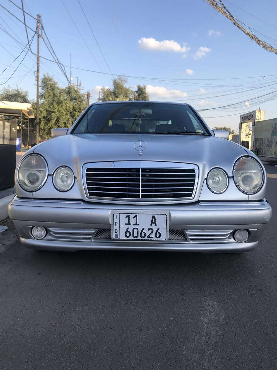 السلام عليكم
 السيارة للبيع او مراوس حسب القناعة مارسيدس ام عيون E420 V8 لڤكيندر السيارة وارد يابان عليها كت كامل AMG عليها وياله تو سايز هم AMG اصلي السيارة جديدة كلش ماشية 99 الف وقابل للزيادة بيها بارد بلباب الخلفي العكس السايق والسيارة فول مواصفات بردة خلفية وفتحة و الكشنات تحكم كهرباء و تدفئة وخزن ميموري عليها منضومة تبريد جديدة وصدر امامي خلفي كله جديد وتخم تاير جواها جديد السيارة مال جناي سعرها 155 وبيها مجال بسيط 
رقم التلفون ***********
