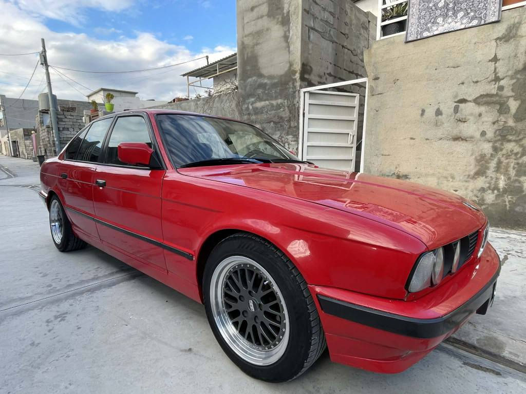 سەلاموحەلیک 
BMW E34 

Mod.1991
مەکینە 520
گیر تۆماتیک 
دوگمەی خلیسک
دوگمەی سپۆرت
هەر 4 جام کارەبای مەزبوت 
لایت فانۆس نوی بۆ بەستراوە حەدەسە و لید 
بەگلایت نوی و یەک گلۆپ نەقوستانی نیە 
قفل مەرکەزی هەر چوار دەرکەی مەزبوتە
دەحم و لیدرانی بەشەرت بۆ جوانی کورە کراوە 
هەردوو لەفی دواوەی تازەم 11 قاف بیلاد نوی
تاخم تایەی و ویل نوی زۆر زۆر خاوین و تازەیە 
سەنەوی و وەکالە بە ناوی خۆت ێەکری بی کیشەیە  هەردوو رەقەمی حەفر و بیلاد 

رقم ..*********** سوران, أربيل

