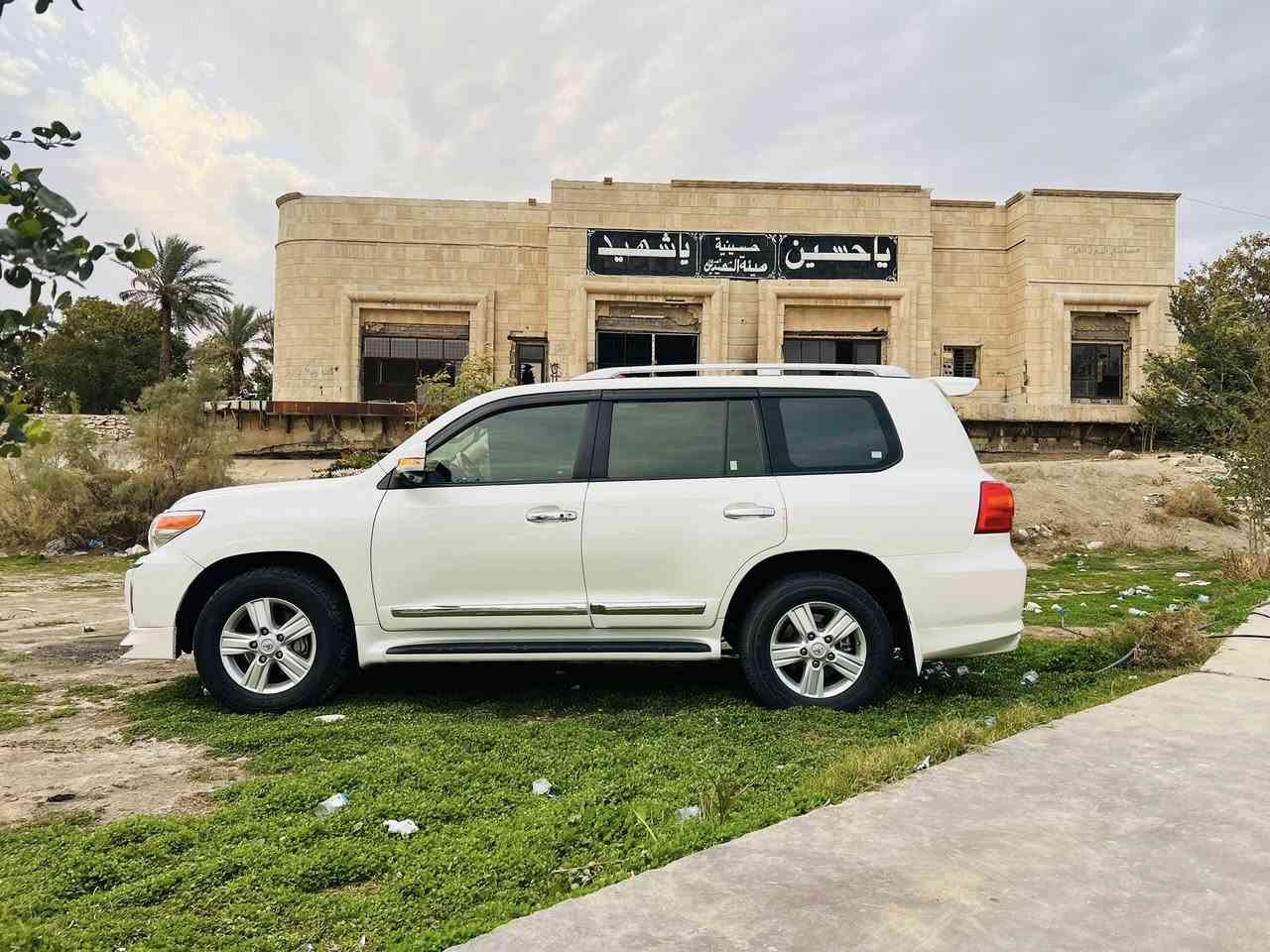 سلام عليكم السعر 388 ورقه 
لاندكروز 2015 كفاله عامه حتى الدعاميات ع ايدي من 2016 لحد لان 
نظافه 100/100 رقم بغداد بسمي 
مواصفات 1/1 
تحكمات ستيرن 
فتحه بسقف سلايد 
تشغيل بصمه 
تشغل عن بعد 
شاشه كبيره كامره خلفي  
كشافات امامي 
مكينه 6 مامفتوحه ع شركه
كير مامفتوح ع شركه 
داخل نظيف جدا  بواضع لوكاله
مكاني بابل 
للتواصل ‭٠٧٧٥ ٩٢٥ ٩٦٥٨‬
