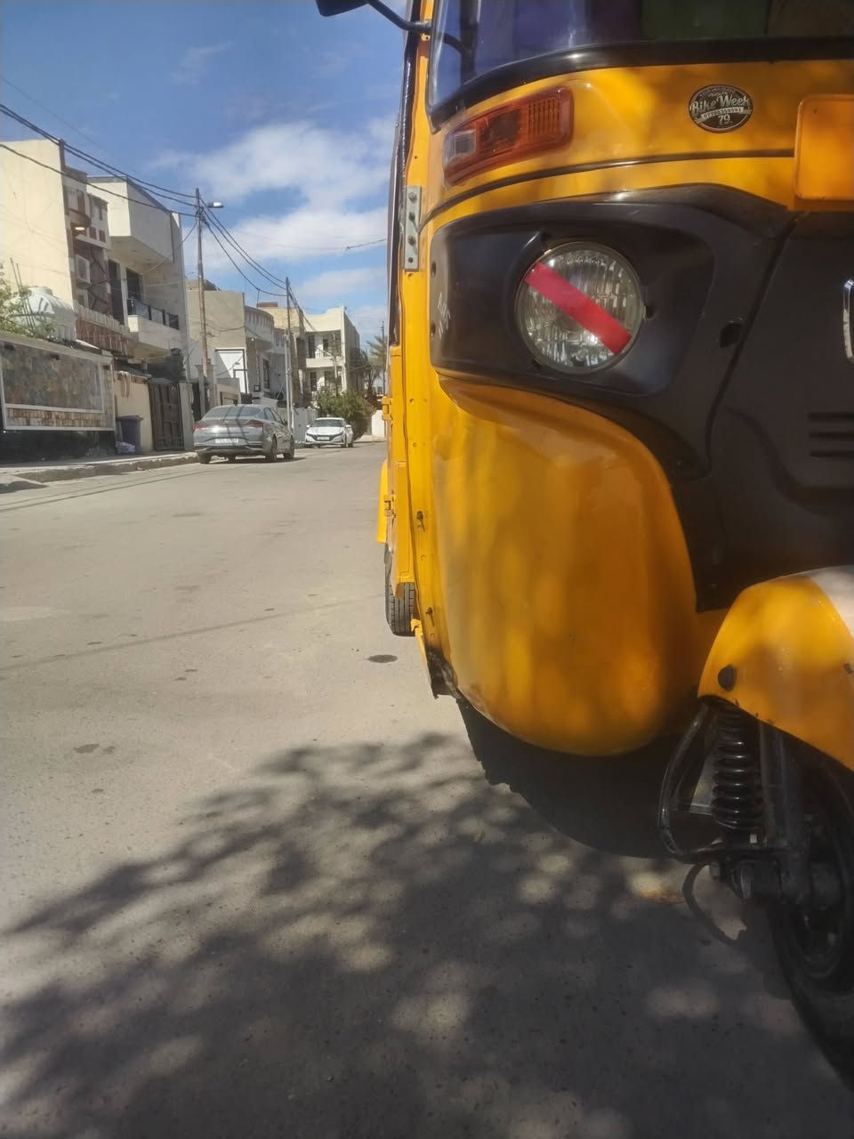 سلام عليكم تكتك 21تكتك مثل ما واضح كدامك نضيفه واي نقص مابيها يعني تاخذها بوجهك للشارع تخم تاير جديد جادر جديد تغليف كشنات ونايلون رقمي متوفر وتساب وعل خط ***********
