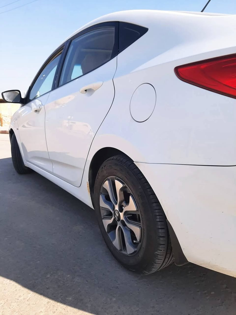 سلام عليكم
اكسنت  خليجي 2011  
رقم بابل جديد 
بيها مكانين بارد فقط 
سياره جديده كير مكينه مكفولات 
تخم تاير جديد
باتري جديد 
تدفئه تبريد كله شغال فول 
فتحة سقف اشاير بل مري 
سعر  (٩٦)   بيها مجال بسيط  
مكاني حلة / ورديه خارج 
‏‪0776 692 2343‬‏
