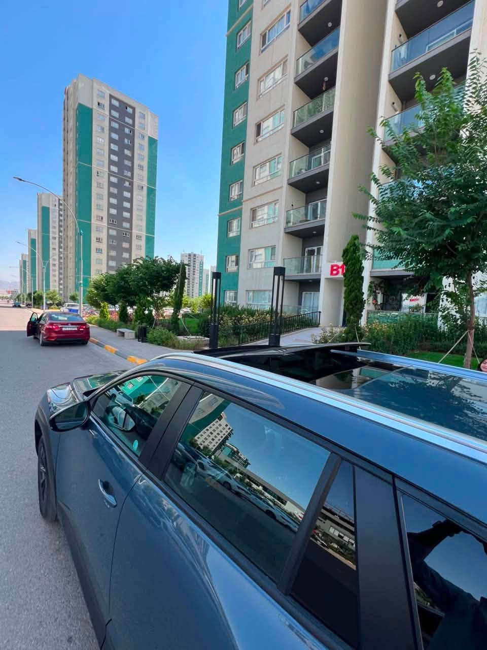 Mazda cx 50
فول تەنها کوشنسارد و کامێرە ٣٦٠ و داتاشۆ نیە  داتاشۆ و ڕادار و حاسەی  و ئۆتۆ هۆڵد و هەتا ئاخیری. مەکینە ٢.٥ بێ تۆربۆ.            بێ بۆیاخ تەنها کەمێک ساردی هەیە و زۆۆر پاک و تایبەتە
***********
***********
