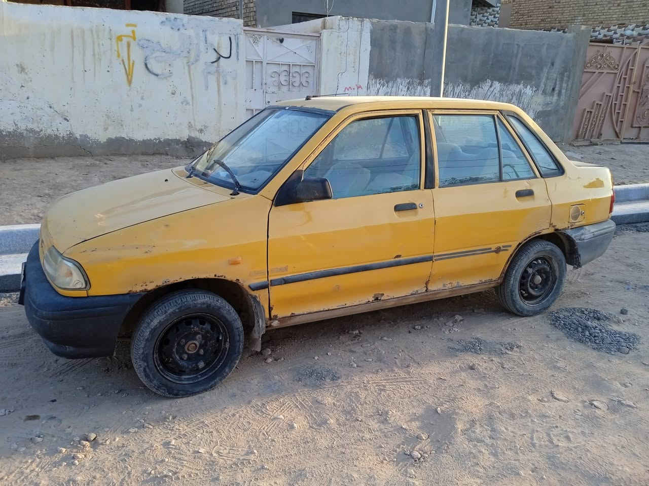 سايبة ٢٠١١ مكينة كير خير من الله شواصي زينات راعية مايقبل يداور أبيع كوم حديد ب ٨ أوراق قفله يعني ماتداور للاستفسار ***********
