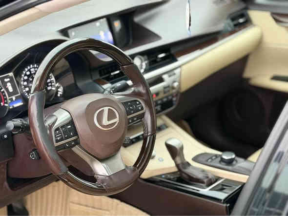 وين تشوف ارقي من هيج سيارة ب هذا السعر🔥😍
Lexus ES350 2017
لكزس اي اس ٢٠١٧

مواصفات (مقاعد تدفئة تبريد خزن-فتحة سقف-حساسات ٣٦٠ درجة-رادار امامي و جانبي-تدفئة المقود-لايت LED-تبريد مركزي)

مكينة ٦سلندر حجم ٣.٥لتر تنفس طبيعي
ماشية 154,000 كيلومتر و بحالة جداً ممتازة 

ضرر السيارة بنيد جاملغ و باب بدون دواخل نهائياً 
صورة الضرر مرفقة مع الصور
السيارة كلش حلوة و نظيفة

السيارة رقم دهوك الدولي سنوية ب أسمنا و اكيد شرط التحويل 
مكفولة من كير و محرك و كهربائيات

و ب سعر(179$) ورقة فقط و بيها مجال بسيط

مكان السيارة

دهوك -معرض ارشف R-Shev
رقم51 من معارض التيرمينال 

***********
*********** دهوك
