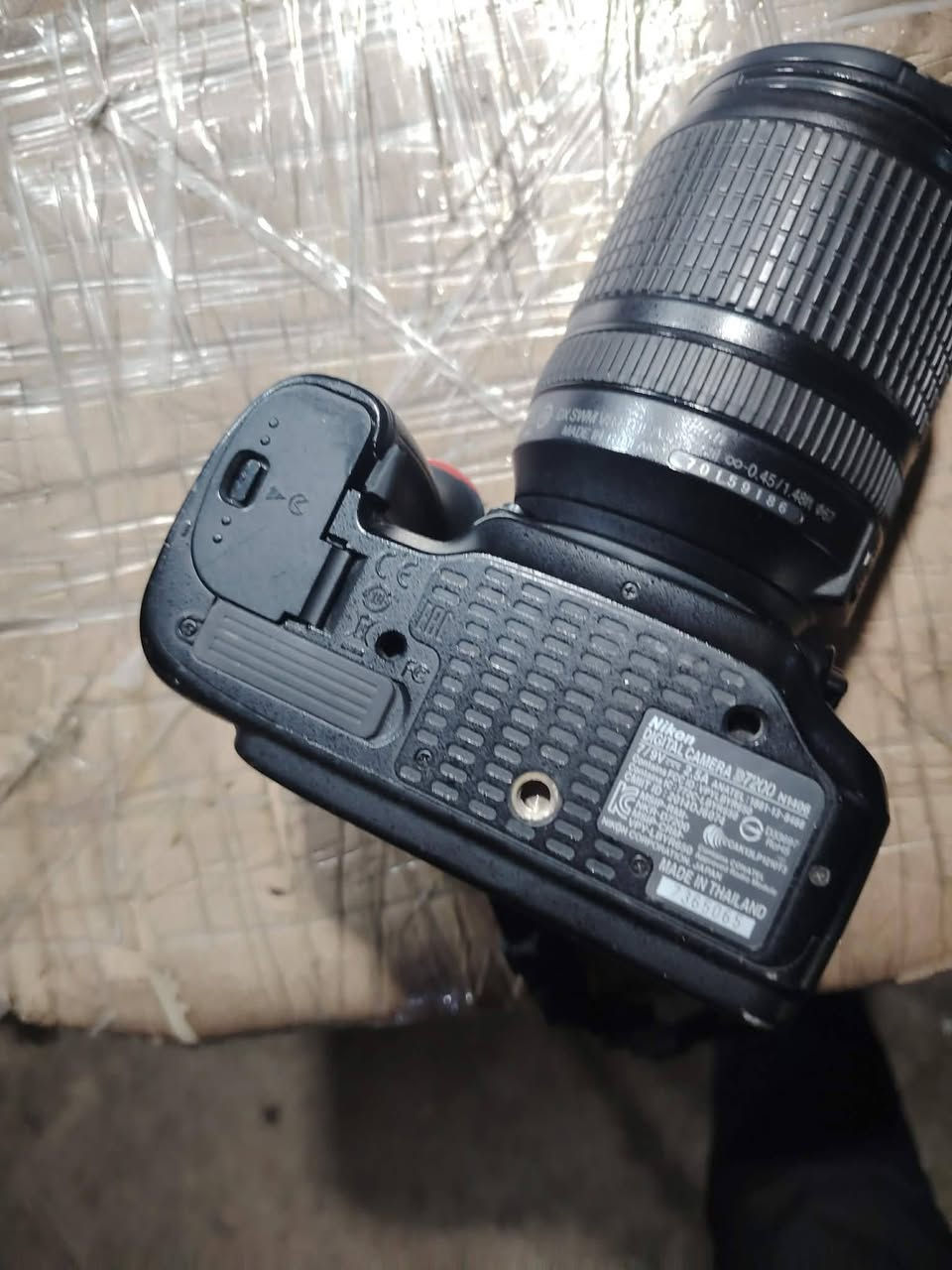 للبيع نيكون 7200 النظافه مثل البلصور
تُعد كاميرا نيكون D7200 (Nikon D7200) واحدة من أشهر وأنجح كاميرات الـ DSLR التي أطلقتها شركة نيكون. تُقدم الكاميرا - أداءً ممتازًا يجمع بين جودة الصور العالية والتحكم الاحترافي.
- نظام التركيز (Autofocus): 51 نقطة تركيز (منها 15 نقط مع حساسية عالية في الإضاءة المنخفضة 
- تصوير الفيديو: بدقة Full HD (1080p) حتى 60 إطارًا في الثانية مع جماليه في الالوان 
- الاتصال: Wi-Fi و NFC مدمجان.
للاستفسار اكثر (***********)
