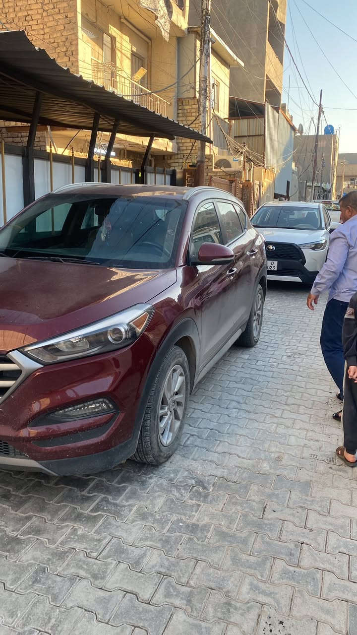 السلام عليكم من رخصة الادمن توسان امريكي مديل١٧ ماشيه ٨٦ الف فووول موصفات ماعده الفتحه داخل جلد تحكم كشن تدفه كلش بصمه هواي شغلات بعد اريد مراوس ب كورلا ٢٤ هايبردالسياره بسمي ولضرر مالتهه كلش زين بلا ايرباك وهذا رقمي *********** عنوان السياره بغداد
