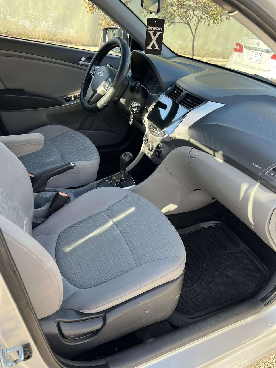 اكسنت خليجي
موديل 2017 
بدون صبغ ولا ضرر بيه فقط باب خلفي تبديل باصلي 
كير ومحرك بشرط ما مفتوح لا صرف ولا نفخ 
ماشيه 169
شرط التحويل 
مواصفات سيارة 
محرك 16 دوش 
كير توماتيك 
جامات كهرب 
تحكمات ستيرن 
اشاير بل مري 
نضام ايكو
السيارة جديده وجاهزة من كل النواحي 
للاستفسار اتصل على الرقم ***********
