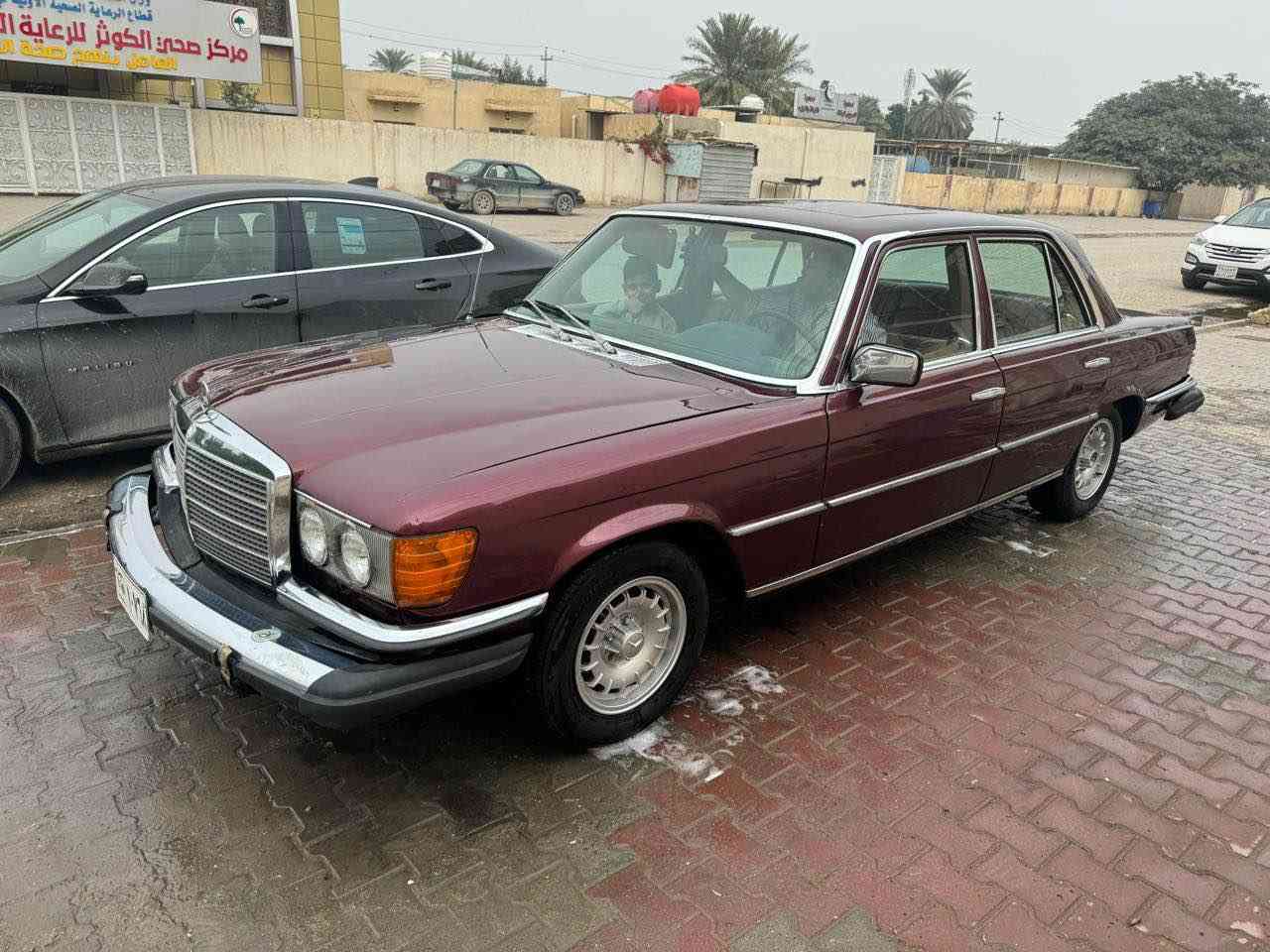 سلام عليكم 
مارسدس للبيع او للمراوس 
ادوات بدون كص يعني بوجك تروح اتسجل
بيها مكينه وكير بطه حالين 
تبريد شغال 
ومكينتها وكيرها موجودات وشر شغاله
السياره جديده حيل 
السعر ٦٥ وبيها مجال قليل 
للاستفسار
*********** النجف, العراق
