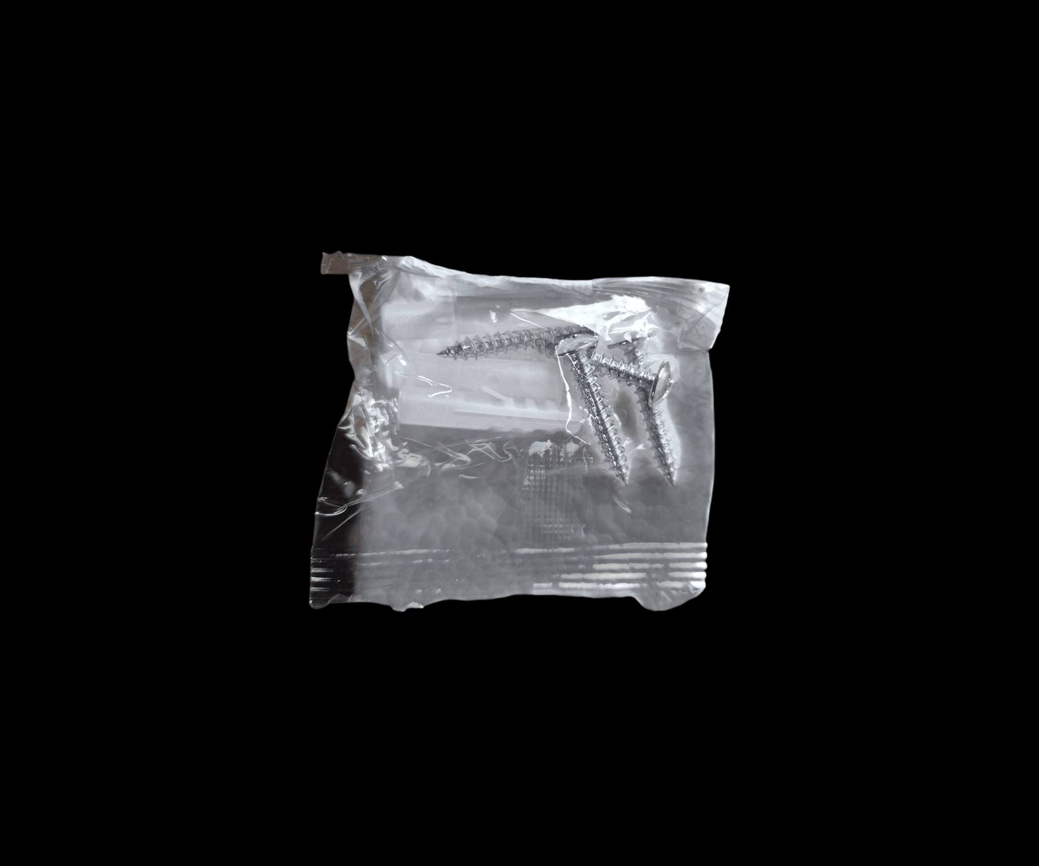 ساحبة هواء صاوخية 6 إنج ماركة دوفي (DOVI)

الاستخدامات

سحب وطرد الهواء من المطابخ، الحمّامات، والمخازن.

تقليل الروائح الكريهة والرطوبة داخل الأماكن المغلقة.

تحسين التهوية في الورش، غرف التخزين، وغرف المعدات.

مناسبة للاستخدام المنزلي والتجاري الخفيف.

يمكن تركيبها ضمن مجاري هواء (Duct) بقطر 6 إنج.

المميزات

قطر 6 إنج (حوالي 150 مم) لتدفق هواء فعّال.

تصميم صاوخي (Diagonal Duct Fan) يمنح قوة شفط عالية مع ضجيج منخفض.

محرك كهربائي موفر للطاقة مع أداء مستقر.

تشغيل هادئ مناسب للأماكن المغلقة.

جسم متين مصنوع من البلاستيك المقوّى المقاوم للاستخدام المستمر.

سهولة التركيب داخل أنابيب التهوية أو على الجدران.

جهد التشغيل: 220 فولت – 50 هرتز.

طول سلك الكهرباء: 45 سم.

بلد المنشأ: الصين.

محتويات الصندوق

ساحبة هواء صاوخية 6 إنج ماركة دوفي.

مسامير تثبيت مع رول بلاستيك للتركيب.

دليل استخدام وتركيب.

الملاحظات

مخصصة للاستخدام الداخلي فقط.

يُفضّل التركيب بواسطة فني لضمان أفضل أداء وثبات.

تأكد من توافق قطر مجرى الهواء (6 إنج) قبل التركيب.

أبعاد الغلاف: 32 × 24 × 23 سم.

لا تحتوي على مفتاح تشغيل، تعمل مباشرة عند توصيل الكهرباء.
توصيل جميع المحافظات مجاني 
للحجز عن طريق واتساب 
***********
***********
