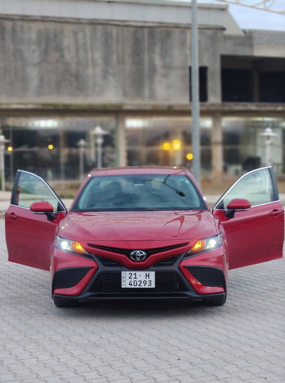 سلام عليكم... تحياتي للجميع. 
           ♦️Toyota_Camry_SE_ 2024♦️  
                ♦️تيوتا_كامري-2024-SE♦️
                   بدون ايرباك بدون صبغ 
موديل 2024
لون  أحمر (دم الغزال) 
الفئه  SE 
محرك 2500 vvt-i ...شرط فحص مكفوله
رادار امامي توقف ذاتي +تحديد مسار
رادار خلفي توقف ذاتي  
رادار جانبي +نقاط عمياء 
كامره خلفيه 
كشن سائق كهربائي  
كشنات نص جلد
شاشه  مسجل كبيره XM
أشاير مري جانبي   
فول تحكم استيرن
كروس سرعه (بثبت سرعه)
 ثلاث انظمه قياده (عادي +سبورت+ أيكو) 
ويل كروم حجم 18
مانع تزحلق +Abs 
تحكم مري جانبي كهربائي
لايتات فول زينون  
......................................................................... سياره بدون صبغ بدون ايرباك بجم كبس صندوك كبس دعاميات بدون صبغ  _ضرره كلش بسيط (بابين تبديل بلاد شركه ) سياره ماشيه 16 الف فقط(صور الضرر فحص سونار بالمنشور)
 رقم سليمانيه دولي سنويه نافذه لغايه 2020  
سعر اتصل او تفضل خاص تدلل 

مكان سياره ديالى ..خانقين ..استفسار اكثر اتصل ع رقم ***********
