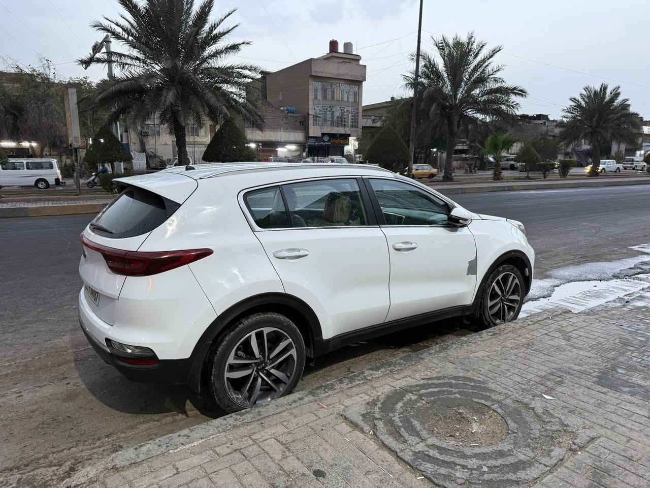 للبيع كيا سبورتج خليجي موديل 19رقم بغداد تحويل ثاني كير مكينه كفاله مكينه 2000دوش ماشيه 72 نص مواصفات صبغ بنيد وجاملغ حالين يحتاجله مكانات صبغ فقط ابيع عل حطته سعره 135بيه مجال قليل لشراي مكاني بغداد اتصال *********** غير متواجد عل فيس مكلف بل نشر
