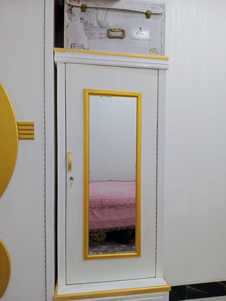 غرفه للبيع نجاره عراقي استعمال قليل 
سعر مناسب راسلني خاص


**إذا كنت صاحب هذا الإعلان وتريد حذفه لأي سبب، رجاءا أرسل رسالة إلى الدعم الفني**