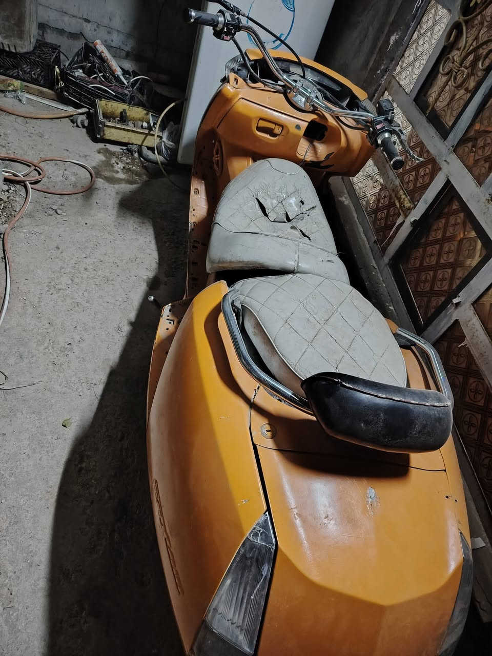 سلام عليكم داراجه البيع؛شغاله بيها نقص باتري قمجي سكليتر السعر 250وبيها مجال بسيط مكاني ابو غريب ***********
