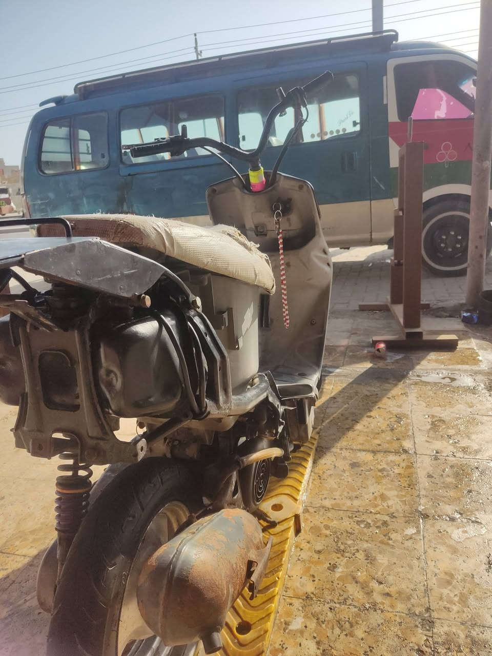 السلام عليكم دراجه تسع زروف البيع حربيه مفتوحه بس مره وحده الدراجه ناعمه مابهى اكسل العنوان بصره ابو الخصيب السعر  185وبيهى مجال الرقم***********
