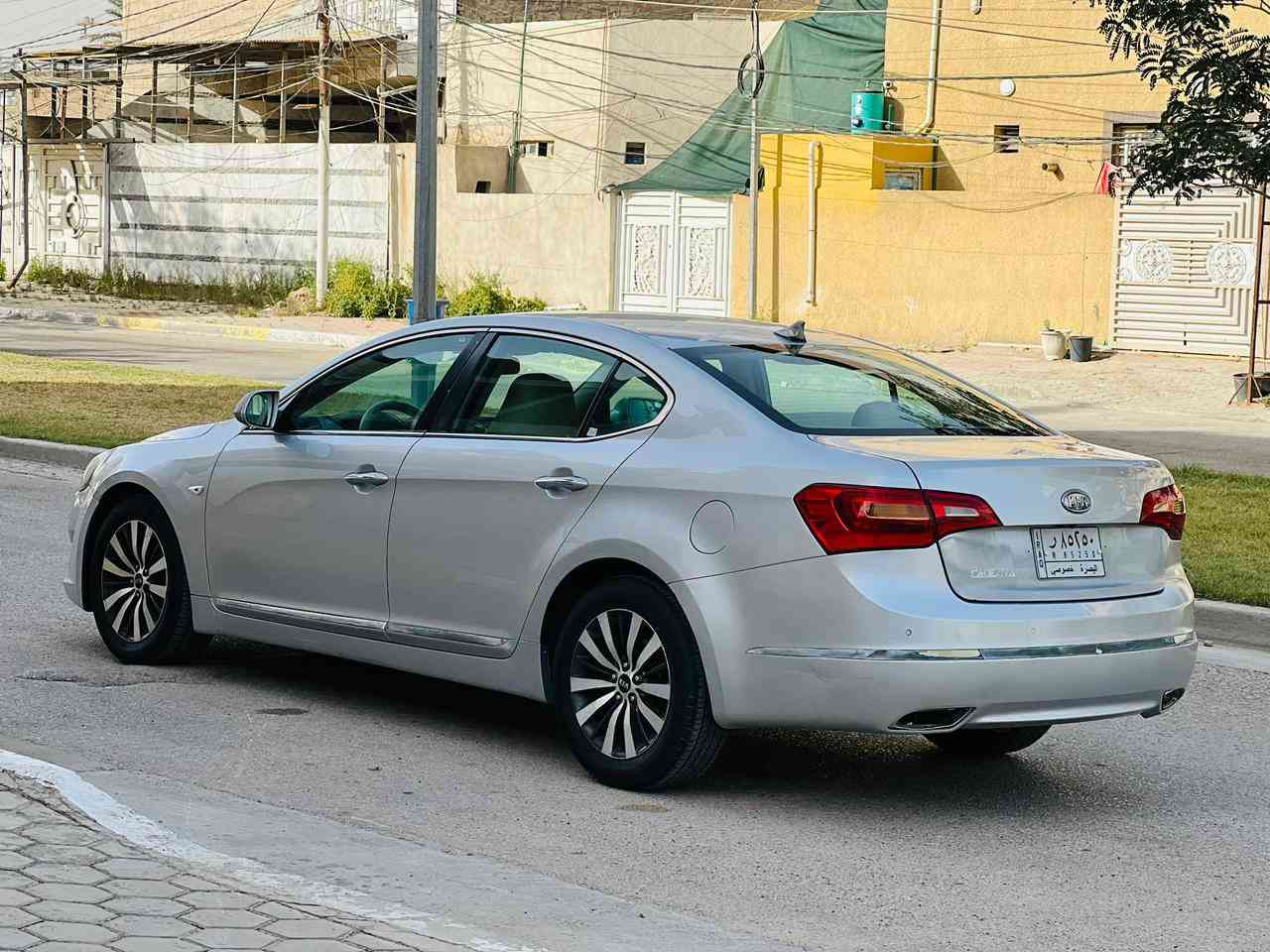 كادنزا خليجي 2012 السعر 93 قابل للتفاوض الاستفسار اتصل *********** خليجي كفاله عامه ضربه وصبغ وتبديل عدا هلال خلفي فقط والباقي كفاله عامه مواصفات شاشه كبيره تحكم ستيرن كشنات كهربائي قطعتين تبريد اشاير مرّي كهربائي حساسات امامي وخلفي مكينه سته 6️⃣ سلندر مكينه وكير مكفولات حداديه جديده تخم تاير تبريد ثلج ❄️ مشروع وطني سنويه ل ٢٩ مكان سياره ذي قار كربلاء, العراق
