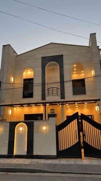 للبيع في السيدية لدي مكتب القيسي للعقار بيت مساحة 150م²       الواجهة ...