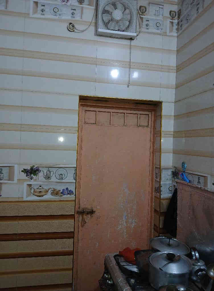 دار للبيع حي الوحدة الثانيه قرب روضة البيارق المساحه ١٧٠ الواجهه ٨ ونص نزال ٢٠  طابو صرف بأسمي  بناء طابقين ٢٠١٨
مرتفع متر عن الشارع بناء عكاده
الطابق الاول
غرفة نوم استقبال  صاله مطبخ حمام منور عدد٢ كما موضح في الصور
الطابق الثاني
غرفتين نوم  وصاله وصحيات  بالاضافه إلى سطحين كبير وصغير
للاستفسار  موبايل ***********
