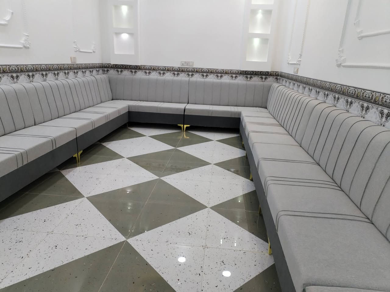 اللهم صل على محمد وآل محمد هذا بفضل الله الديوان المودرين الخشب الروسي ومن افضل انواع الاسفنج المميز و الاقمشة التركي ضمان 5 سنوات إلى مضيف الخال ابو ماهر صلاح محسن الحجيمي مضيف العامر بأهله ان شاء الله تلفون ***********.  واتساب. العنوان الديوانية الحمزه قرب جامع الحاج حياوي مقابل مشتل جميل ابو فهد نعمل كافة الموديلات الصاج وآلزان المصري والمودرين @إشارة
