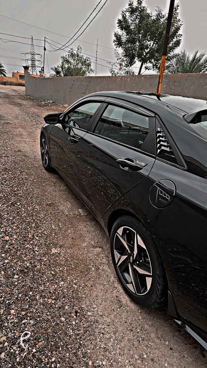 النترا 2022 لون اسود
حادثها حافت البنيد بدون لا شواصي ولا لغود
بل عراق صار بيها جاملغ السايق صبغ وبيها مكانين بارد 

مواصفات 
كشنات تدفئة 
رادارات360
تشغيل عن بعد
صندوق ذكي يفتح عند الاقتراب
اوتو هولد
سايد بريك بصمة
قيادة ذاتية 
تحديد مسار 

رقم أربيل تحويل مباشر
رقم اتصال
***********
