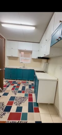 خشب HDF وقياس 3  امتار وبدون الطباخ السعر 400 الف وبي مجال العنوان: بغ...