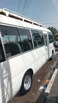 كوستر 2015 كوستر بها ضربه صفحه اليمنى قدام بالتكمل يا صبر سياره حلوها ...