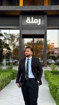 جميعاً.  حبيت أعرفكم بنفسي، أني علي، مسوق عقاري متخصص بشقق مجمع أبراج ...