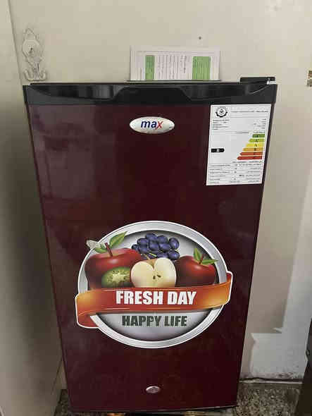 ثلاجه للبيع مستخدمه شهر سعر 60 
***********
