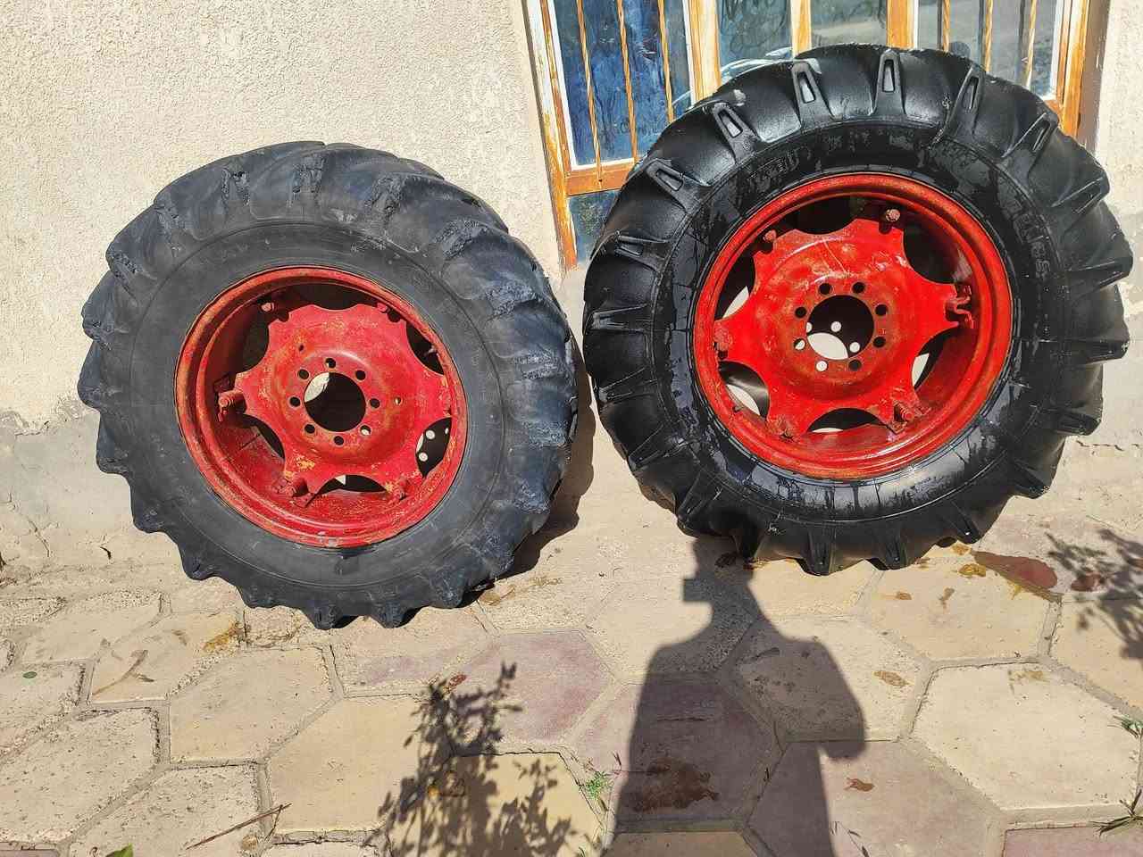 زوج تاير عنتر نص عمر واحد نضيف والثاني بي ضربه تصلح موضحه ب الصوره  بيهن زوج وياله نضاف كلش السعر اتصل ع الرقم ***********
