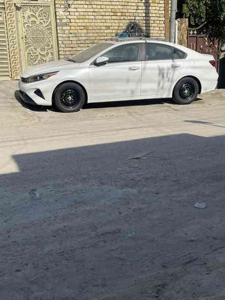 السلام عليكم عندي سياره فورتي مديل ٢٢ ماشيه ٧٣  بدون صبغ السياره عله وضع الشركه صدر شركه تخم تاير جديد تبريد عله وضع الشركه مكينه وكير ما فتوحات السياره جهزه عله اخر خبايه كله شركه الون ابيض صدفي  مكاني بغداد الشعب هاذه رقمي   السعر ١٥٢ هاذه رقمي ***********
