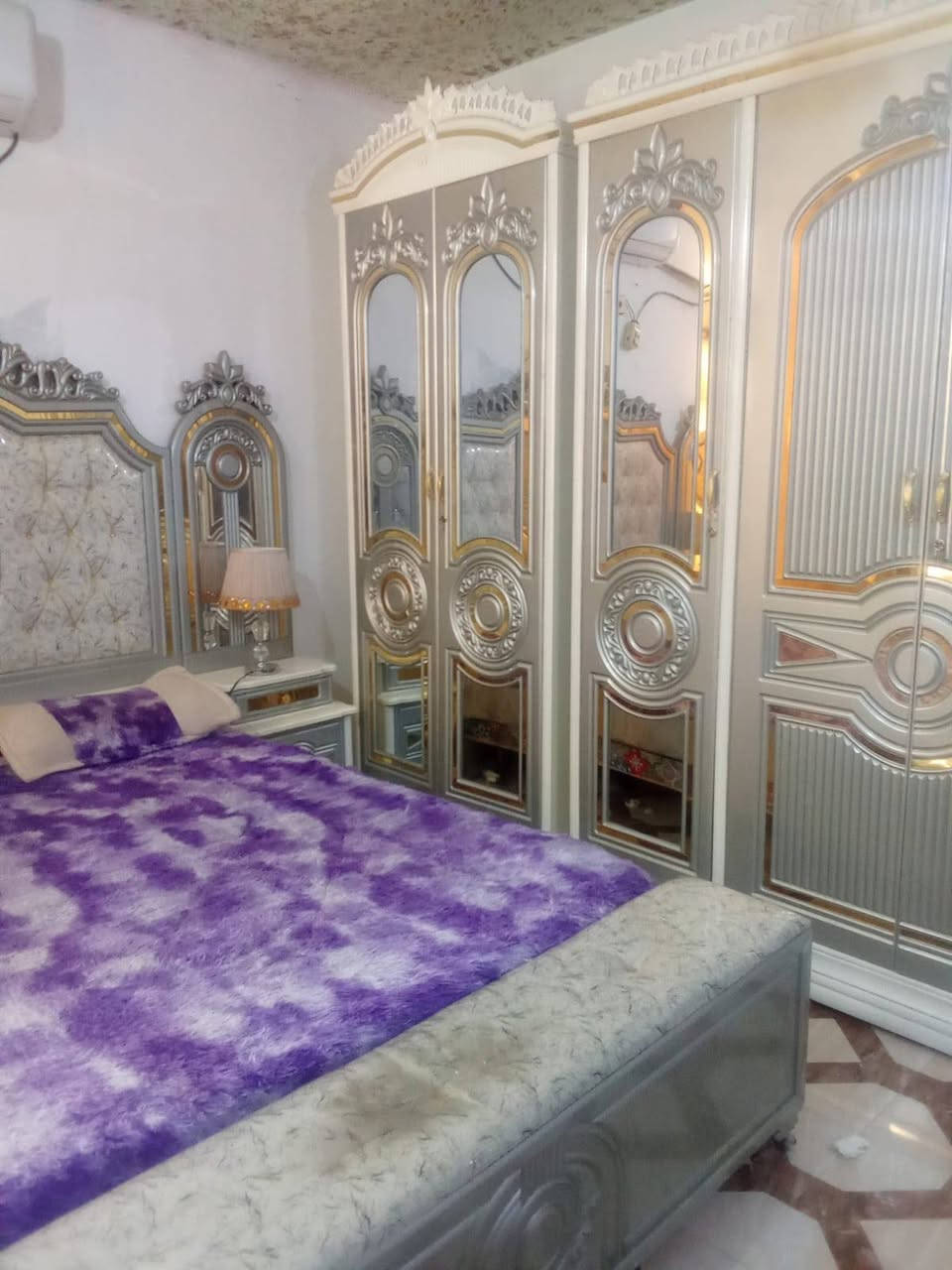 غرفه نوم تركي استعمال جدا قليل الله شاهد ماخذها ٥ مليون وهسه رايدها ب ٣ استعمال ٧ اشهر تقريبا 
ملاحضه اني مكلف بل نشر 
***********
***********
