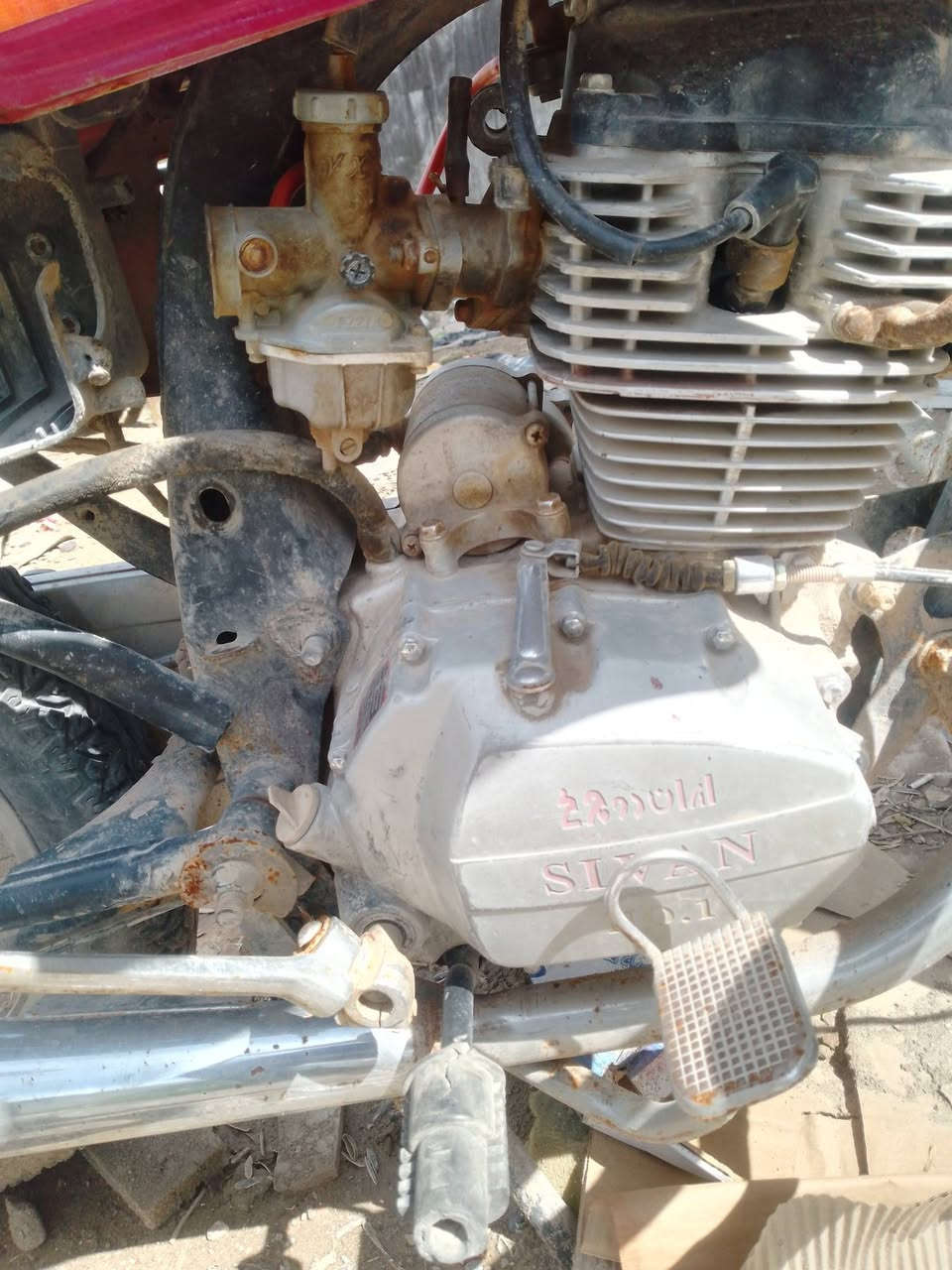 سيفان للبيع دراجة مال شغل شغالة بس متروكة وتائخر بل تشغيل مستعجل علة بيعتهة محتاج فلوس *********** بعقوبة كاطون الرازي متواجد خاص او وتساب
