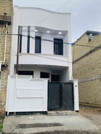 الدار للبيع  بسعر جدا مناسب  مساحة البيت ١٠٠ م يحتوي علة ٣ غرف و٣حماما...