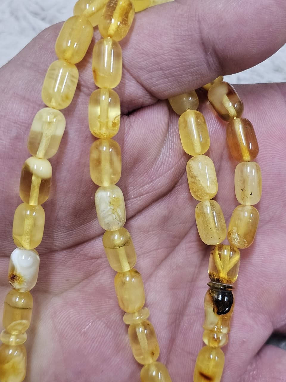 مسبحه من كهرب بحر البلطيق الحر الطبيعي ناعمه و قليلة الشوائب شرط وضمان مدى الحياة بأصالة الخامة لاكبس لاضغط لا مسال لامعالج ولاكهرب صيني وباجمل خامه مغيمه او بلغميه .
وزن ٢٠ غرام ٤٨ حبه قياس الحبه ٧×١١.٥ ملم


**إذا كنت صاحب هذا الإعلان وتريد حذفه لأي سبب، رجاءا أرسل رسالة إلى الدعم الفني**