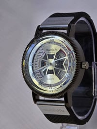 سواج • سكلتون • زجاج ياقوتي