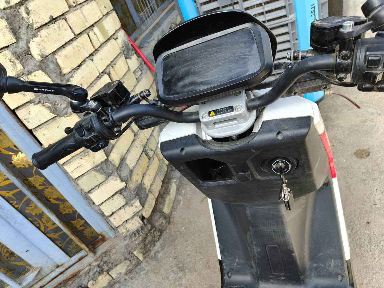 لسلام عليكم دراجة كاسحة شحن البيع مكاني أبو غريب وهاي الدراجة كدامك نضافتها فول مستخدمة شهرين ماشية 600 الدراجة بيها كارت شاشة وسويجين وبصمة السعر على خاص تعال وميكون خاطرك لة طيب


**إذا كنت صاحب هذا الإعلان وتريد حذفه لأي سبب، رجاءا أرسل رسالة إلى الدعم الفني**