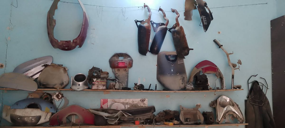 سلام عليكم أخوان هذا محلي مال تصليح دراجات أصلح بسعار رخيصه جوه السوك وبيع غراض تفصيخ مكاني بشارع الشبانا ليجاي عن البانزيخانه مقابيل مخبز بركات الزهراء الي ***********يجي نشالله ماقصر ويا
