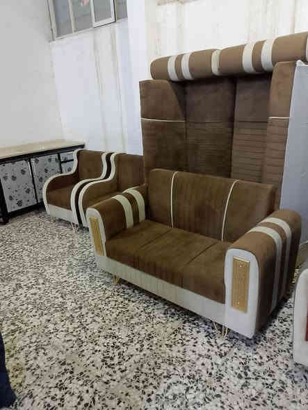 تخم جديد وشغل ممتاز 10 مقاعد 5 قطع وبلونين العنوان صويره شارع العام مقابيل شارع حكمت بجهت حي العمال للتواصل ***********
