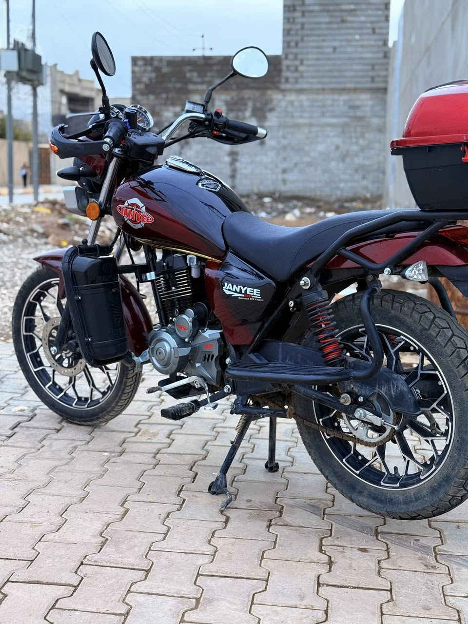 ماطور هيوشه جني
موديل 25
نزلته صفر من الشركه 
شخط مامشخوط شرط النضافه 
السعر:خاص عزيزي
مكان كركوك حي العسكري 
رقم الهاتف .***********.
