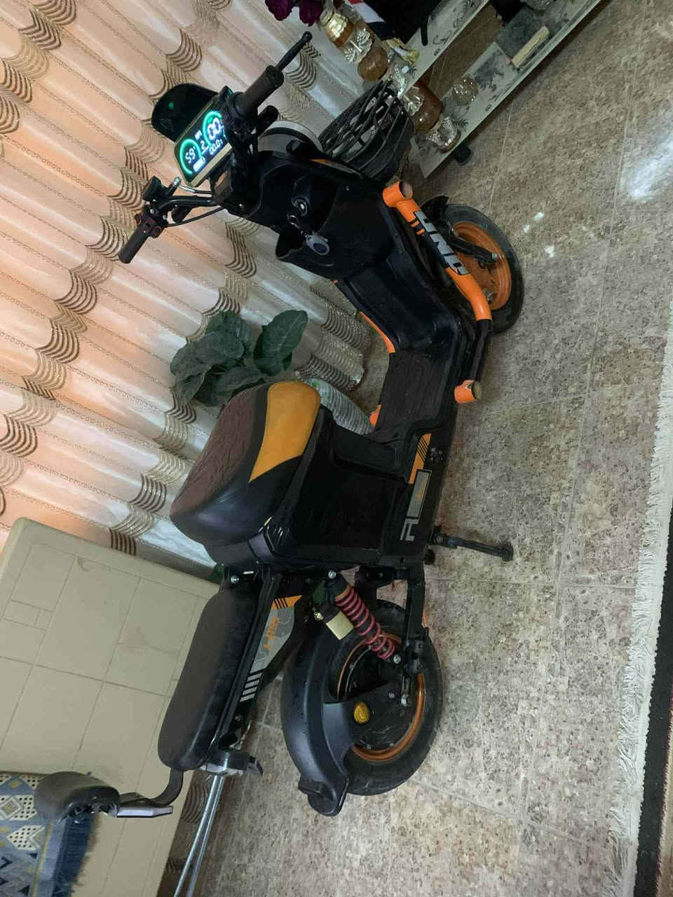 السلا م عليكم. ماطور إكس 900   للبيع. كلول.  شغال.    للبيع. مواصفات معروف 5 بطاريتو. فول.         كل واحد 32 امبير. ل سطابات. شغال. ماتصرف. عليه. شئ. بس.      ا دكمن.  التبديل.   سعرو 400 بي مجال مكاني موصل مزارع زيونه قرب المرور.   رقمي. ***********.        موجود خاص
