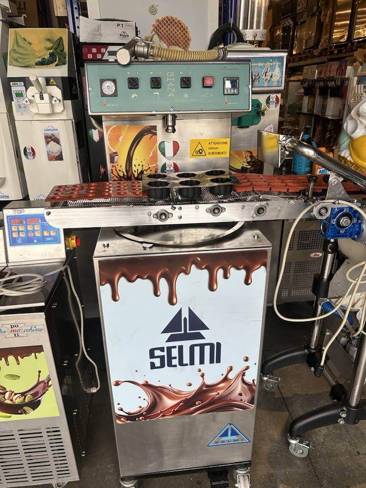 ماكينة  الشوكولاة من Selmi ايطالية 🇮🇹🍫 تناسب محلات الشوكولاة والحلويات سعة الخزان ٦٠ كجم -  بالإنتاج بالساعة: 200 كجم.
موديلات حديثة مكائن ايطالية درجة أولى 🇮🇹
نرحب بكم بمدينة السليمانية
📍العنوان : مقابل تيرمينال سليمانية
التفاصيل
*********** 
WhatsApp: 00393899265052
#سليماني #بصرة #بغداد #نجف #كربلاء #اربيل #ايسكريم #كيك #ايطالي #ديالى #دهوك #العراق #موصل #رضافة #كربلاء #كركوك #دهوك #ايسكريم #معجنات
#سليماني #بصرة #بغداد #ديالى #بغدادالعراق #نجف #كربلاء #اربيل #ايسكريم #كيك #ايطالي
